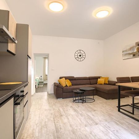 Amphitheater 3+2 Modern Apartment With Terrace, Wifi, Netflix Pula Dış mekan fotoğraf