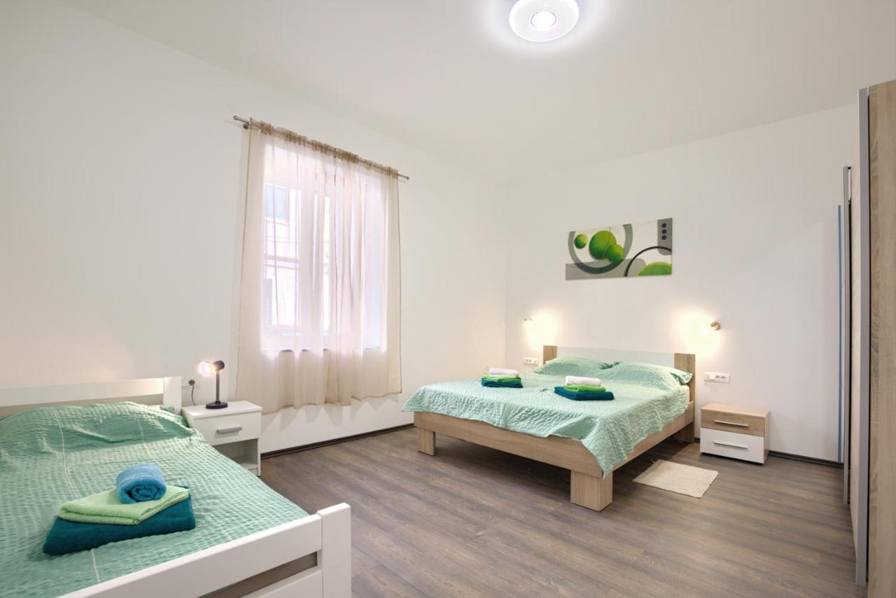 Amphitheater 3+2 Modern Apartment With Terrace, Wifi, Netflix Pula Dış mekan fotoğraf