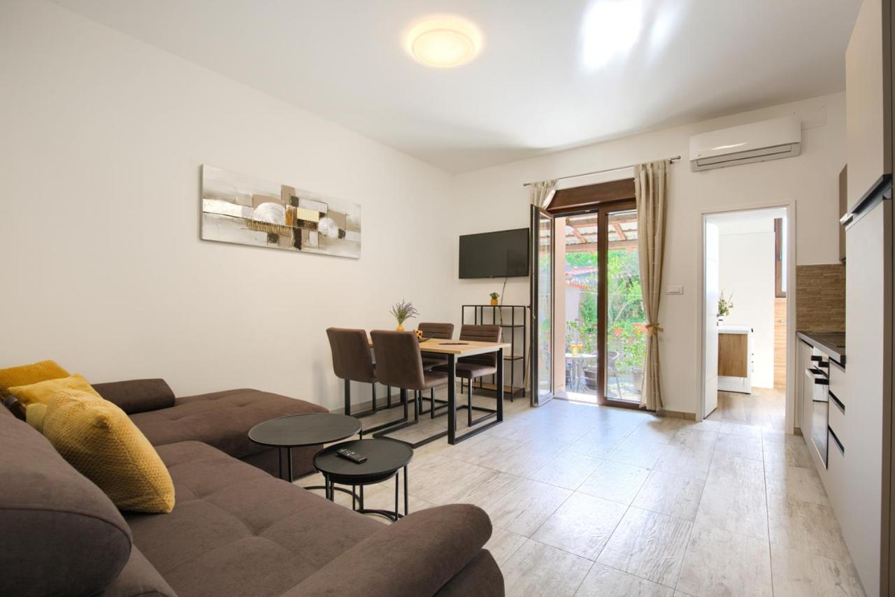 Amphitheater 3+2 Modern Apartment With Terrace, Wifi, Netflix Pula Dış mekan fotoğraf