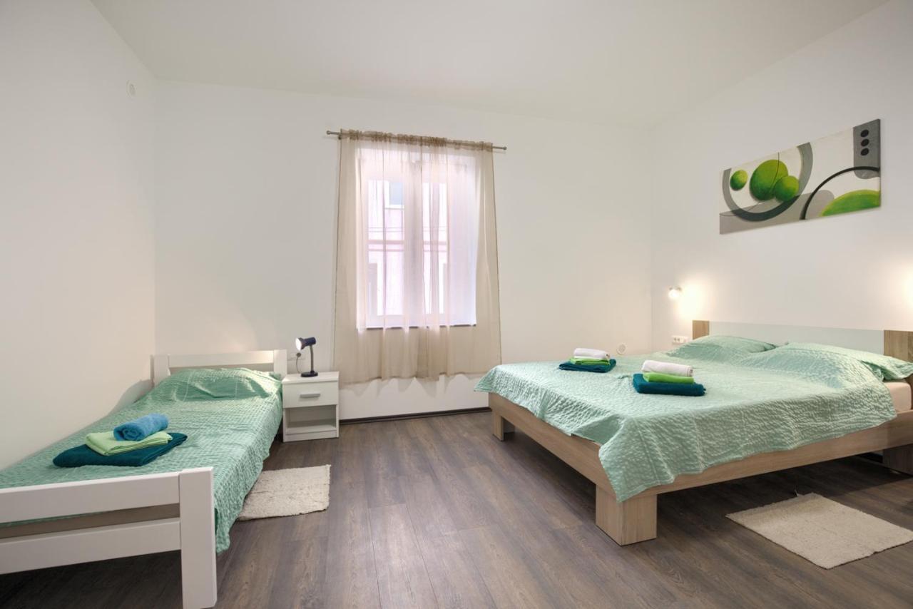 Amphitheater 3+2 Modern Apartment With Terrace, Wifi, Netflix Pula Dış mekan fotoğraf